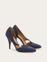 Ferragamo Pump with Gancini detail - Image 4